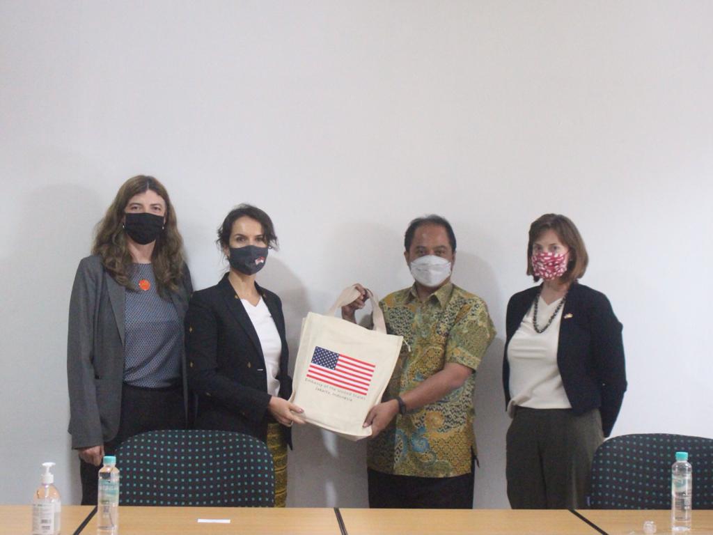Kunjungan Tim Kedutaan Besar Amerika Serikat Jakarta ke American Corner ITB