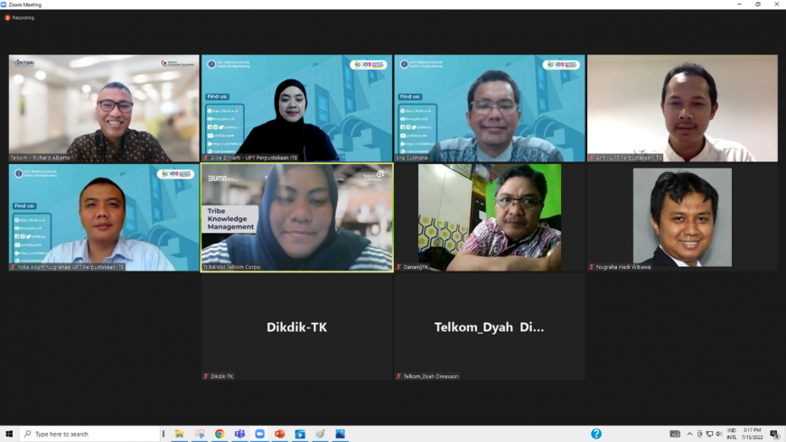 STUDI BANDING TELKOM CORPORATE UNIVERSITY: PENGELOLAAN PERPUSTAKAAN DIGITAL