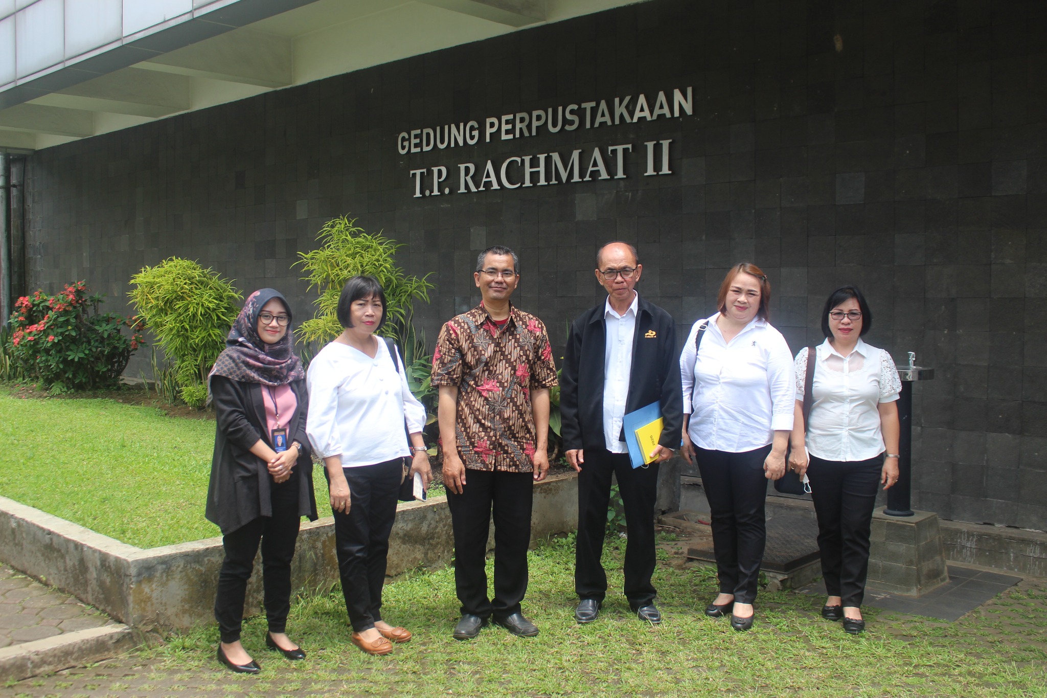 Benchmarking Universitas Sam Ratulangi Manado