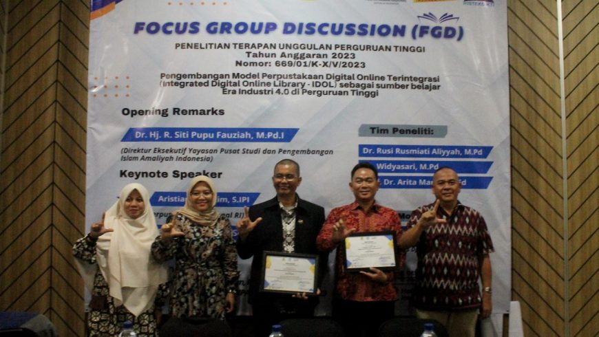 Kepala perpustakaan ITB sebagai narasumber dalam FGD di UNIDA Bogor