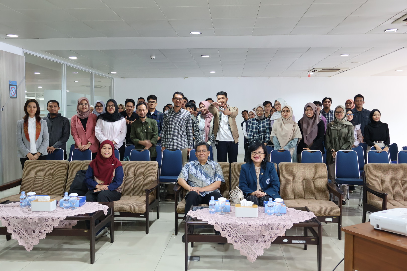 Kegiatan Pembekalan Calon Tenaga Kependidikan Tetap ITB Non PNS: Library Tour