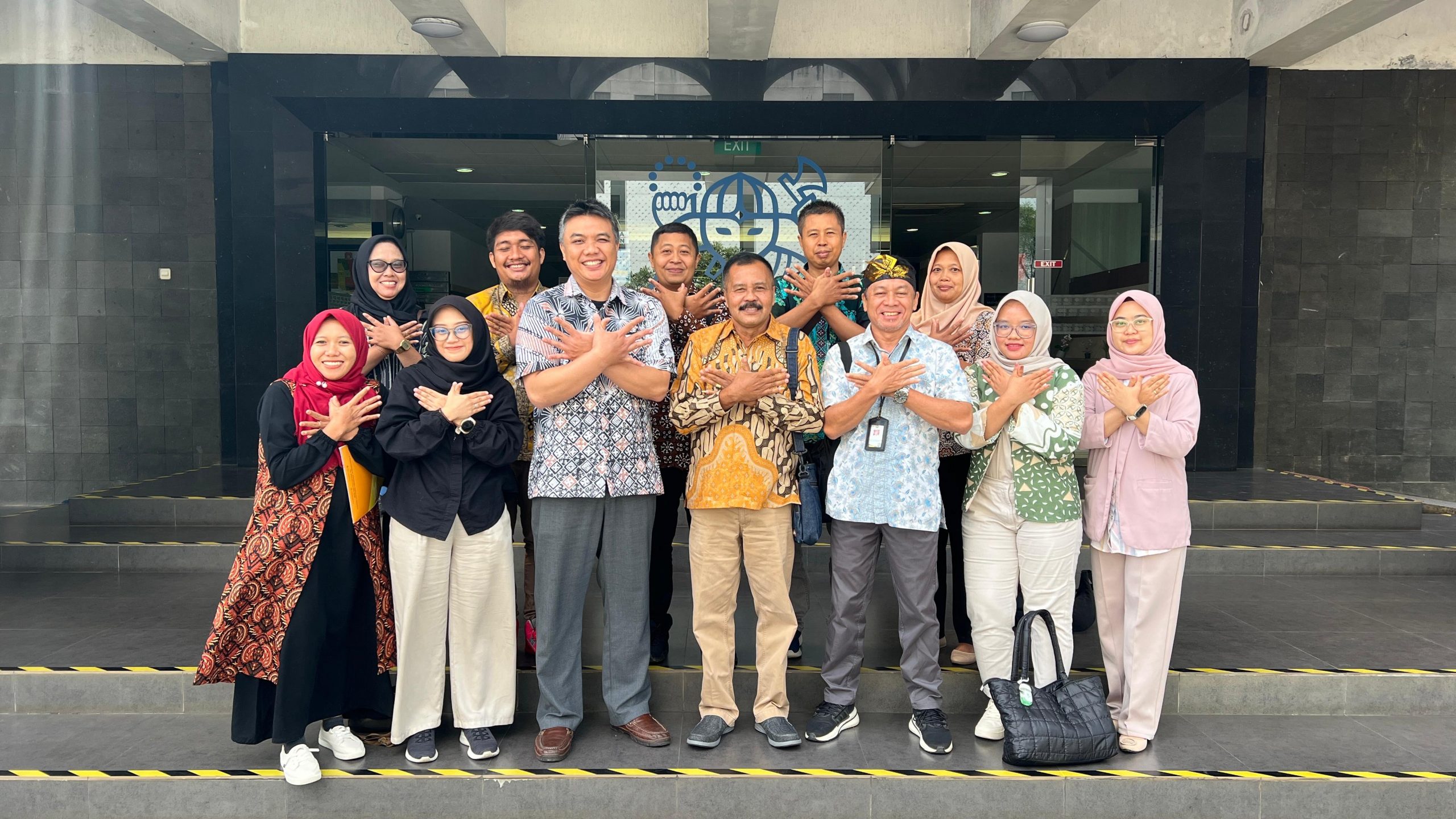 UPT PERPUSTAKAAN ITB MENERIMA KUNJUNGAN  UPA PERPUSTAKAAN UNIVERSITAS TIDAR MAGELANG