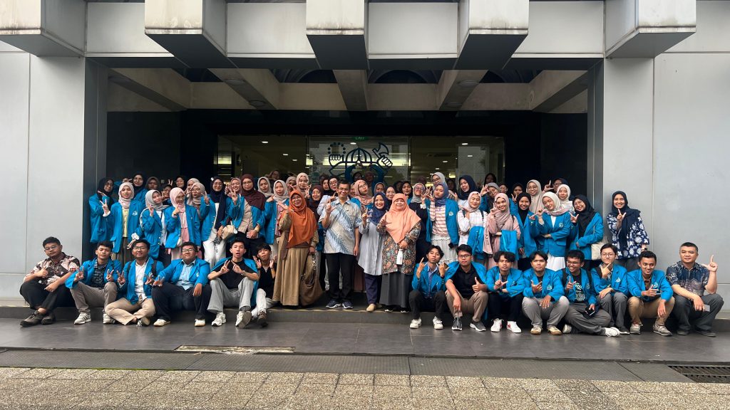 UPT Perpustakaan Menerima Kunjungan Mahasiswa Prodi Ilmu Perpustakaan UIN Syarif Hidayatullah Jakarta