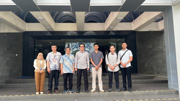 Benchmarking Digital Library: UPT Perpustakaan Sambut Kunjungan Tim Pusat Penelitian dan Pengembangan BIN